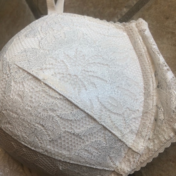 Victoria’s Secret Bra - Picture 3 of 8